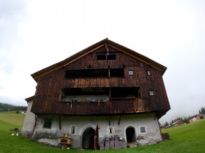 Elaborazione di studio di fattibilità per la rivitalizzazione della vecchia casa rurale 